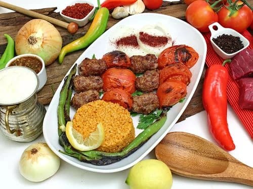 Domatesli Kebap — İsot Lahmacun