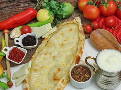 Kaşarlı Pide — İsot Lahmacun