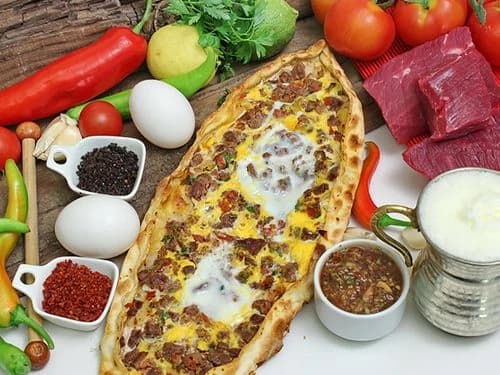 Kuşbaşılı Yumurtalı Pide — İsot Lahmacun