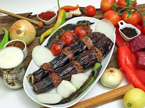 Patlıcanlı Kebap — İsot Lahmacun