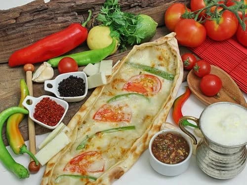 Sebzeli Pide — İsot Lahmacun