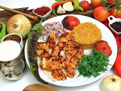 Tavuk Şiş — İsot Lahmacun