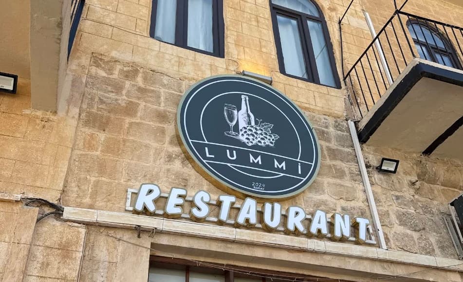 Lummi Restaurant — cephe görünümü, Mardin Müzesi yanı