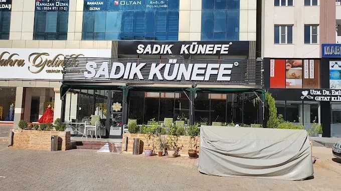 Sadık Künefe — cephe görünümü