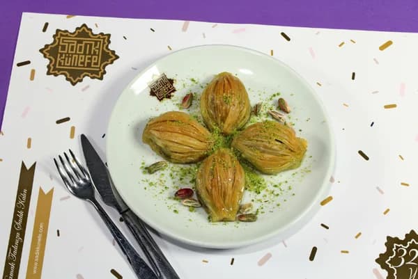 Sadık Künefe — Midye Baklava