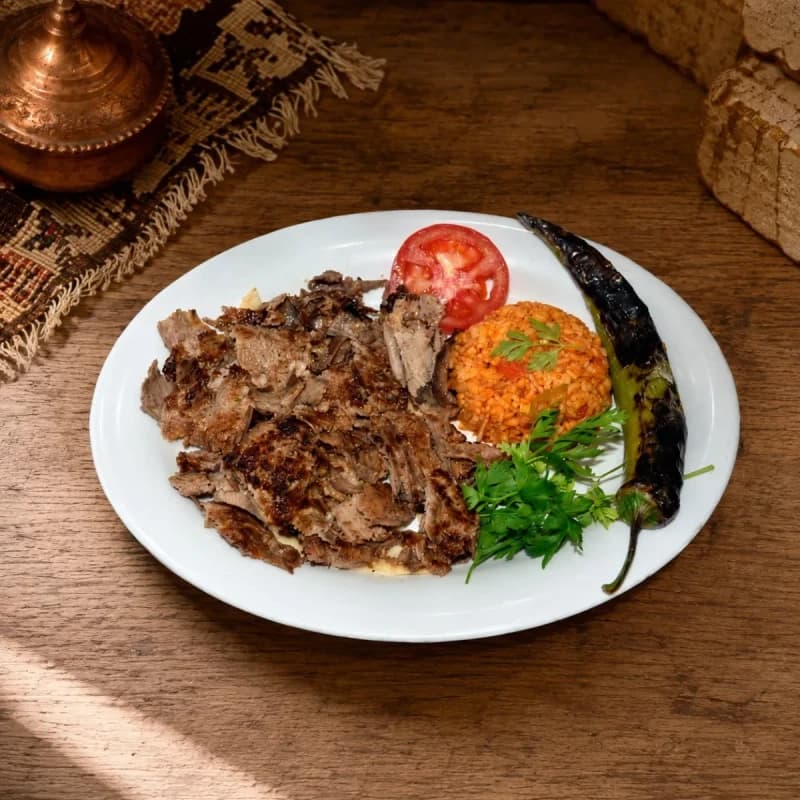 Şahmeran Mahalli Yemekler — Sade Döner (temsilî görsel)