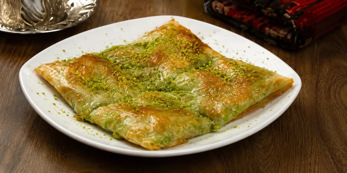 antep-katmer yemeğinin fotoğrafı