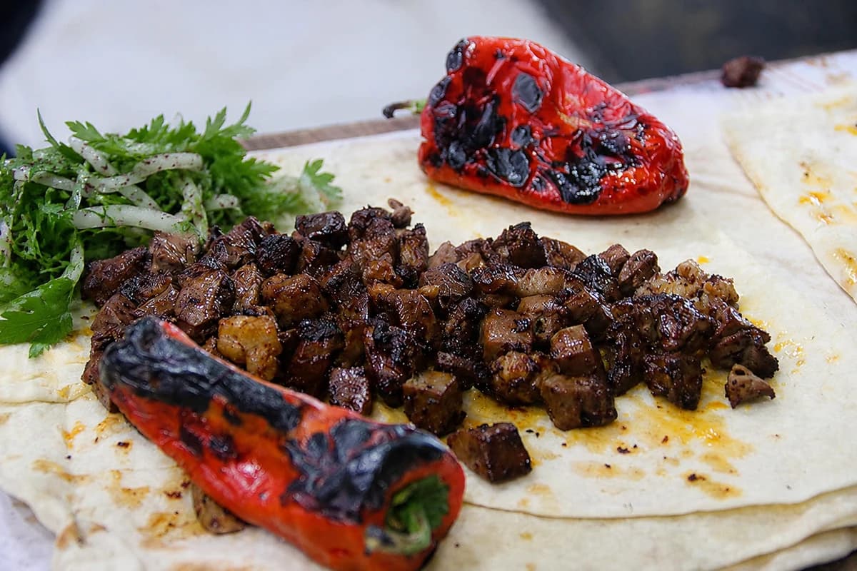 urfa-ciger-kebabi yemeğinin fotoğrafı