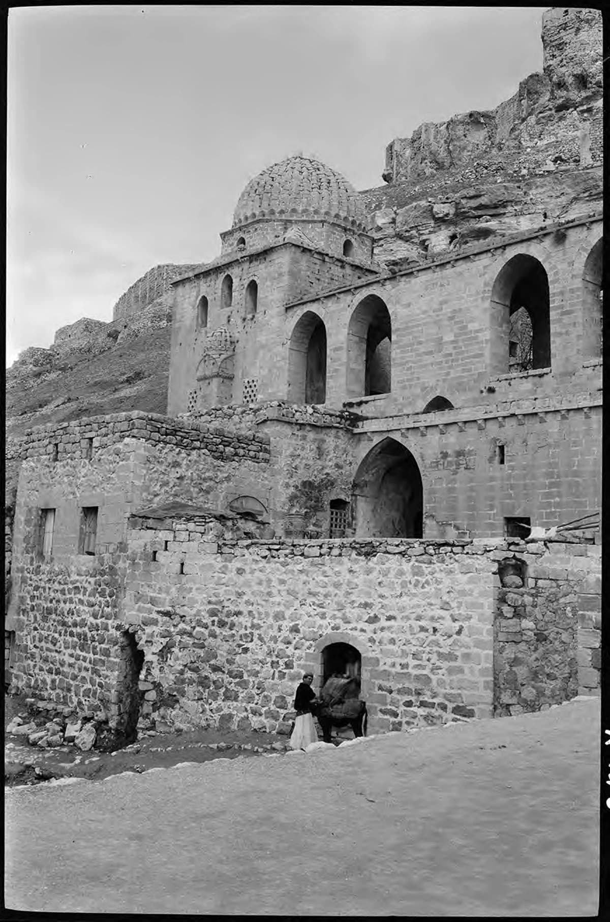 Sultan İsa Medresesi – Dış Cephe Genel Görünümü