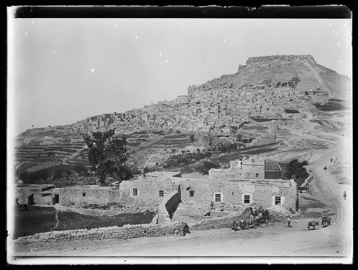 Mardin — Şehrin doğudan görünümü