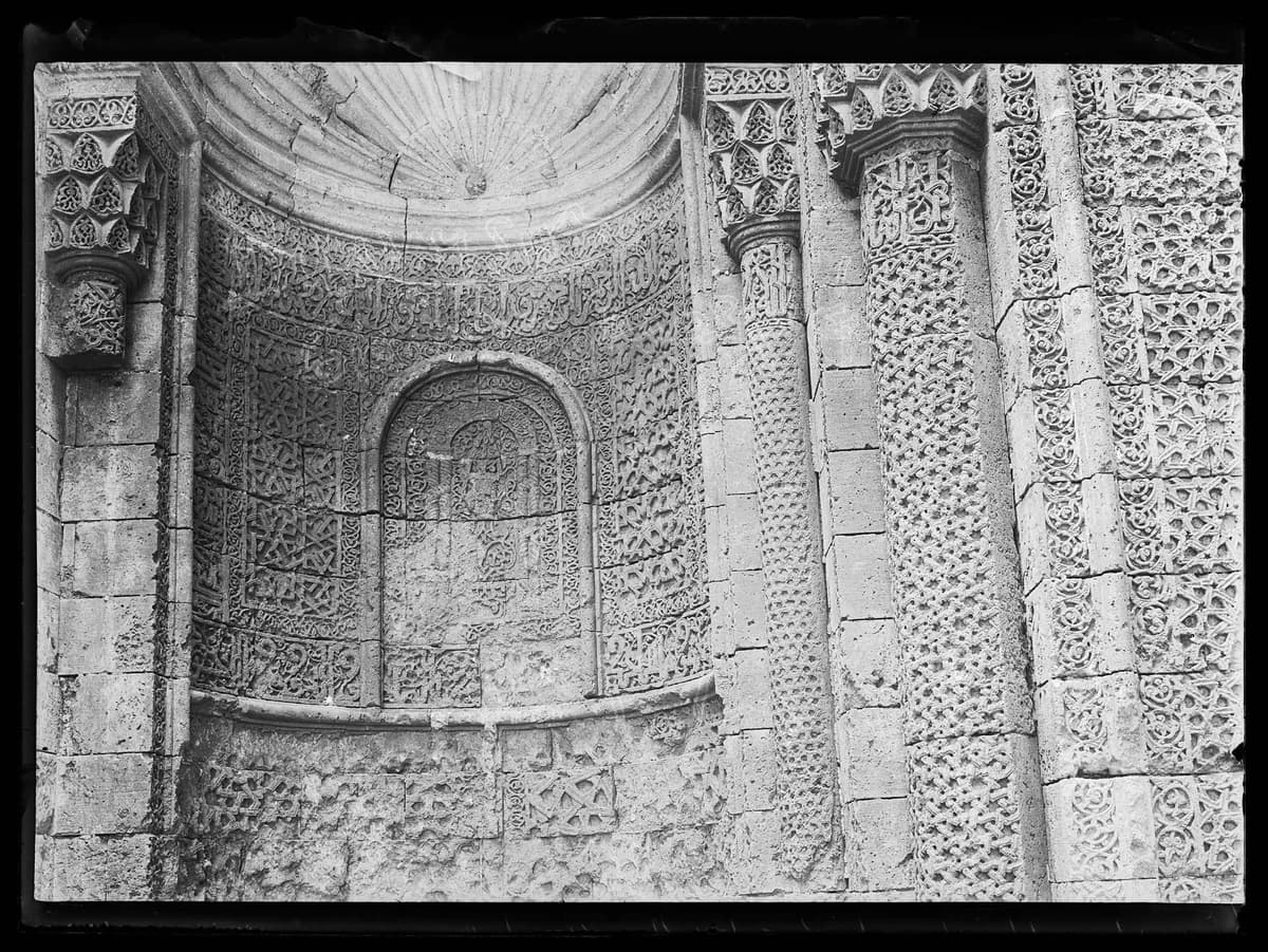 Kızıltepe Ulu Camii — Mihrap detayı