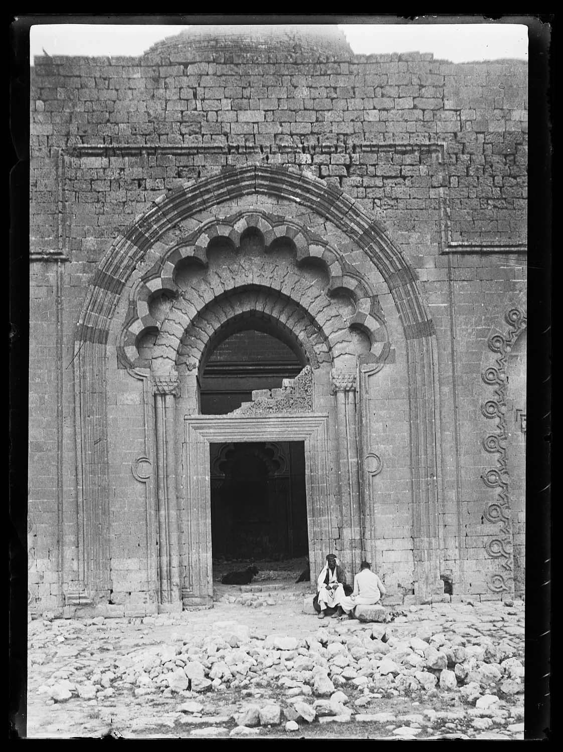 Kızıltepe Ulu Camii — Giriş taç kapısı