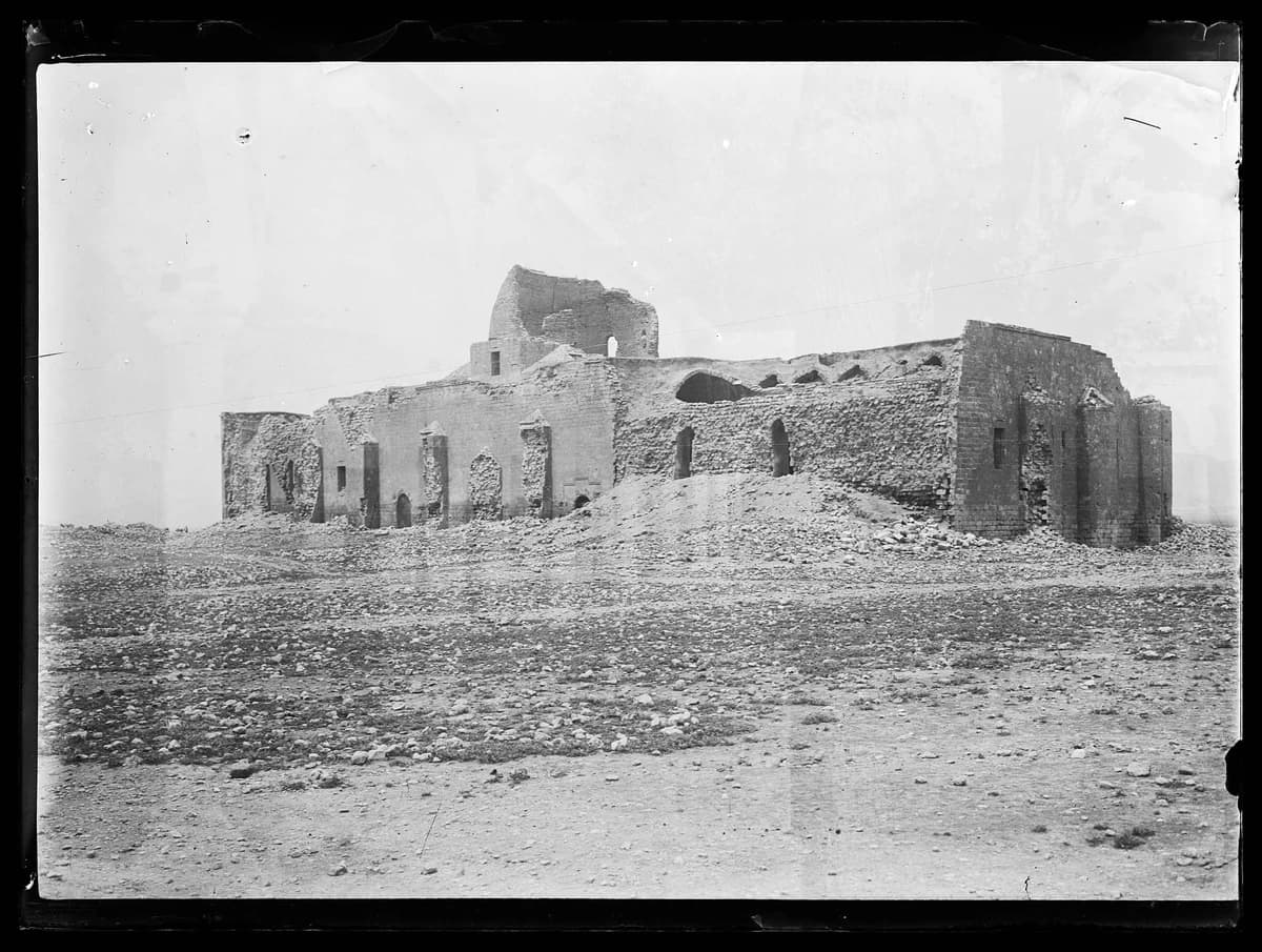 Kızıltepe Ulu Camii — İç mekândan görünüm