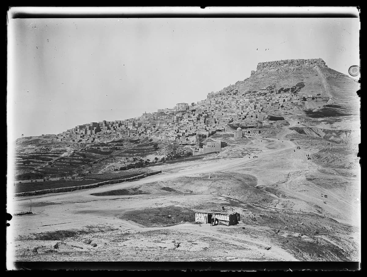 Mardin — Şehrin doğudan görünümü