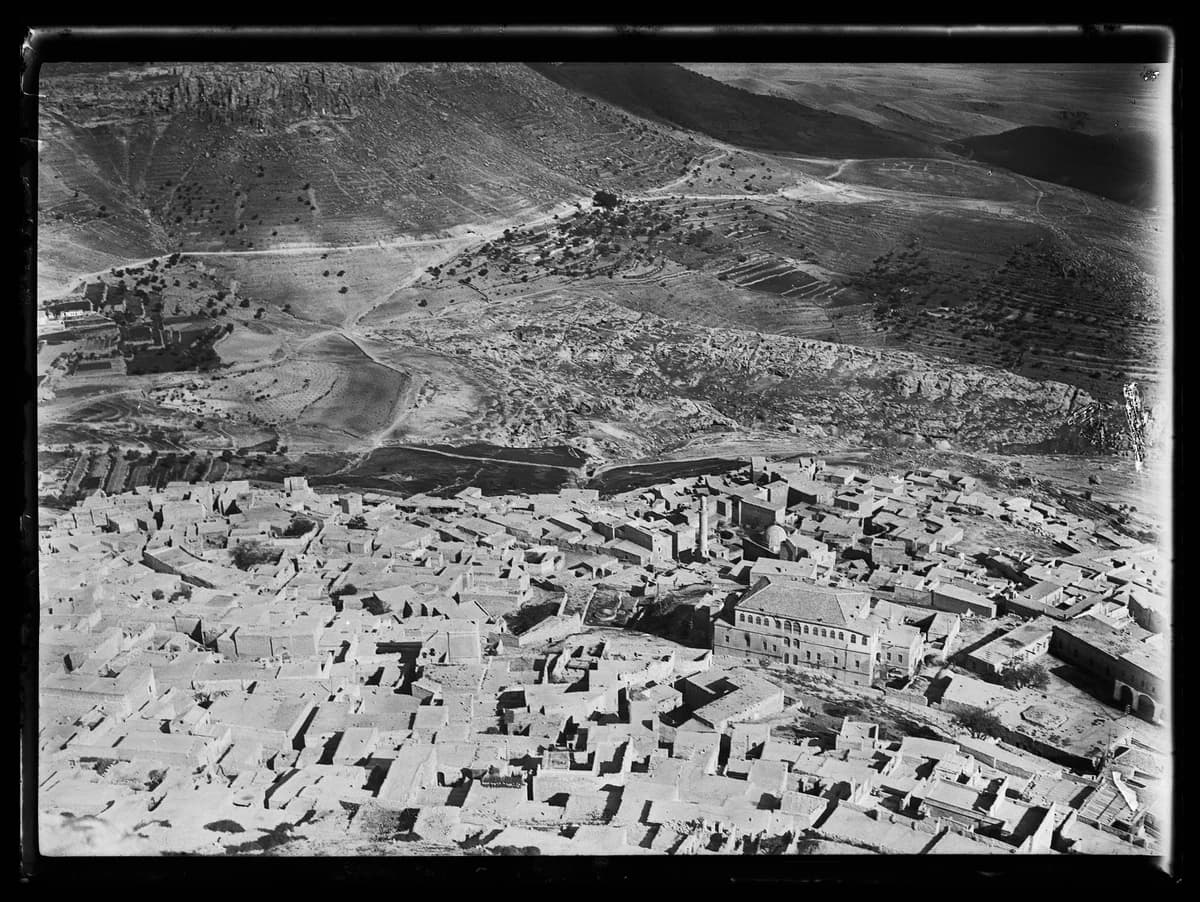 Mardin — Şehrin doğu mahallelerinin kaleden görünümü