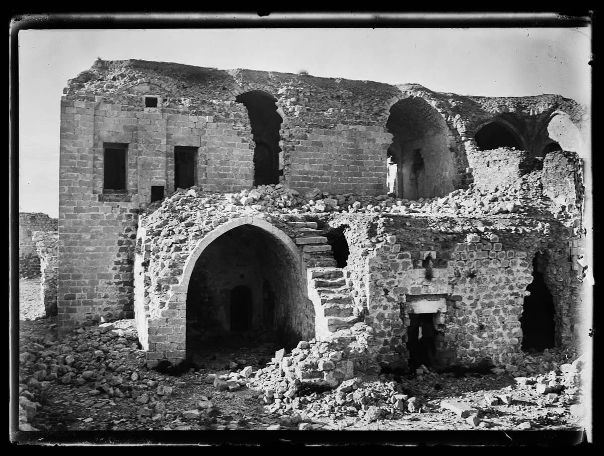 Mardin Kalesi — Konak (büyük konut)