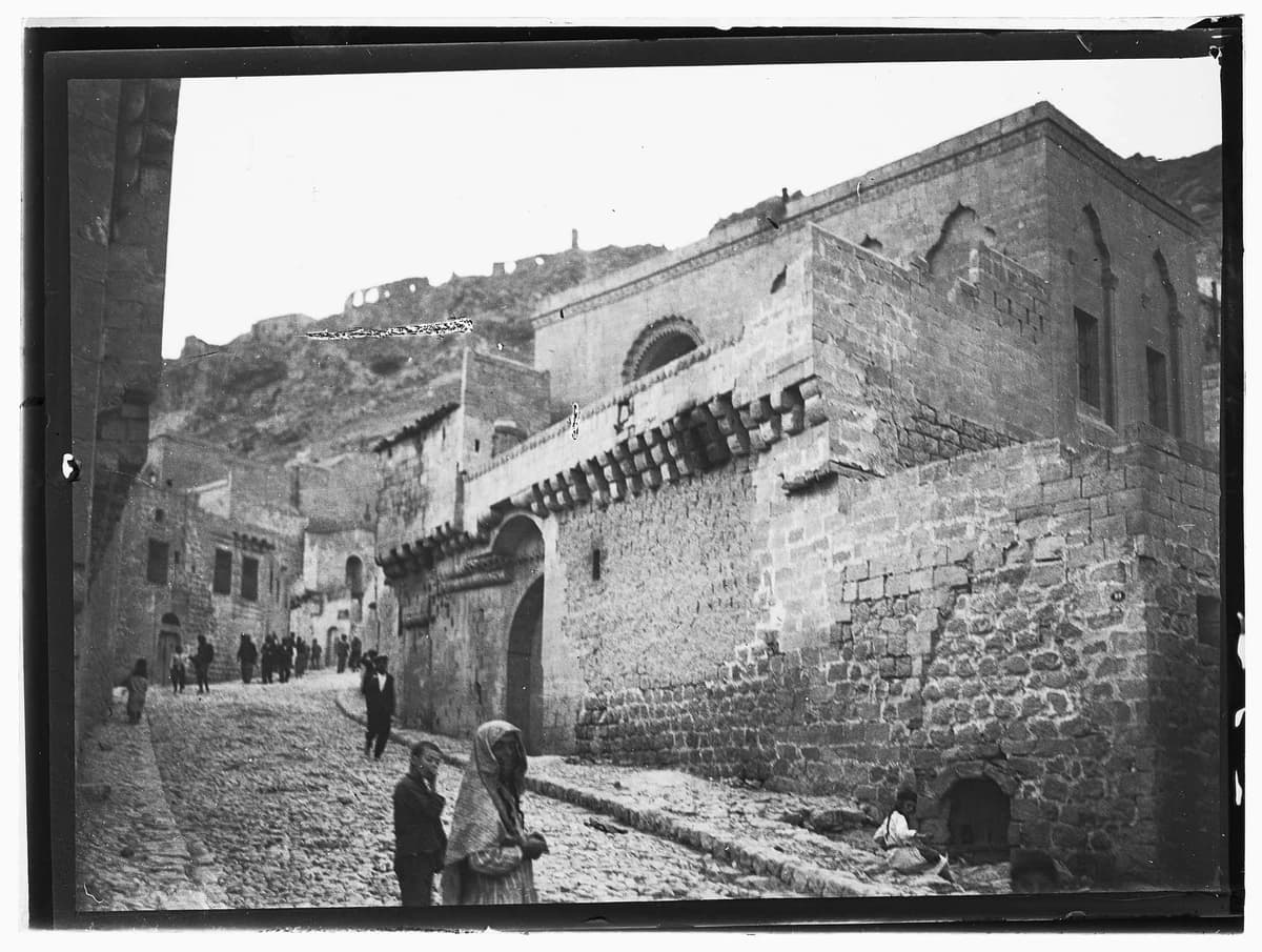 Yeni tarihli konut — Dıştan görünüm