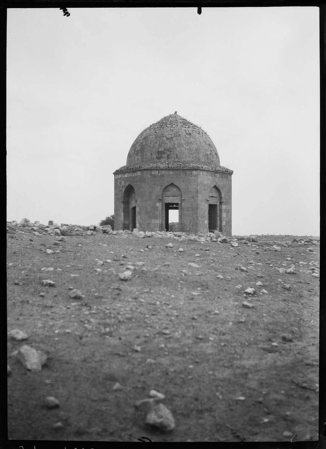 Kızıltepe Ulu Camii — Adı bilinmeyen türbe