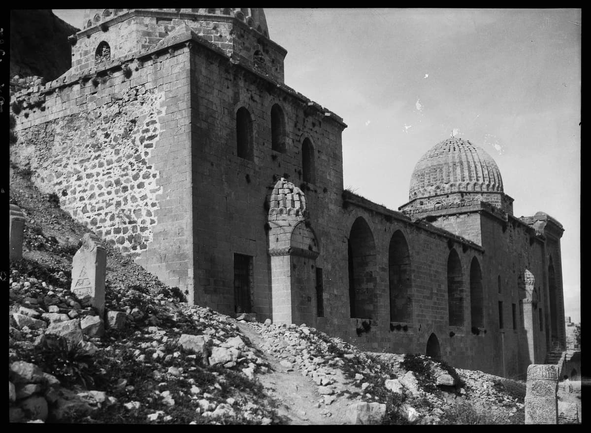 Sultan İsa (Zinciriye) Medresesi — Ana cephe