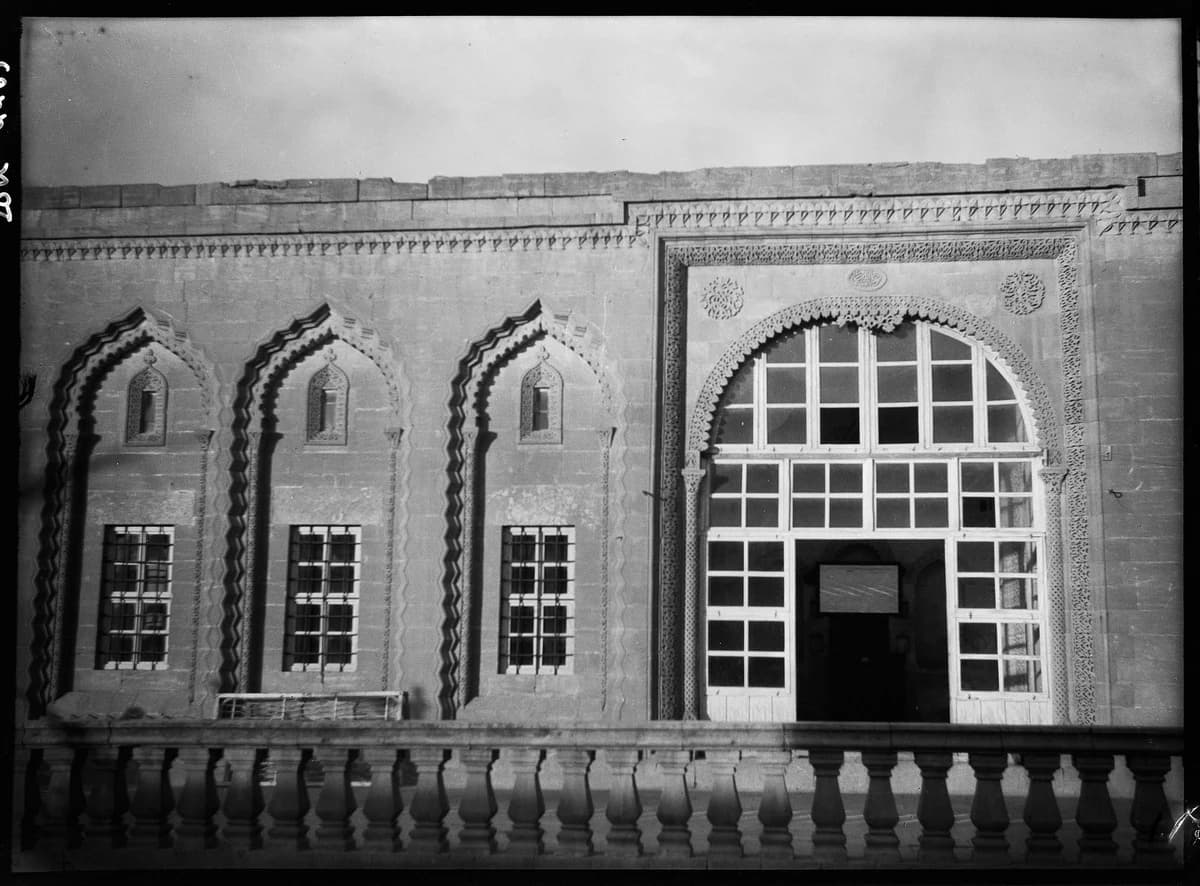 Mardin — Yeni tarihli bir evin cephesi