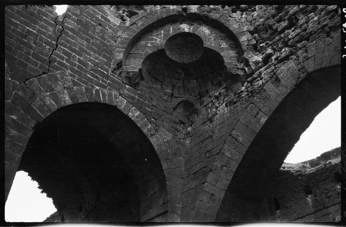 Kızıltepe Ulu Camii — Kubbenin içeriden görünümü