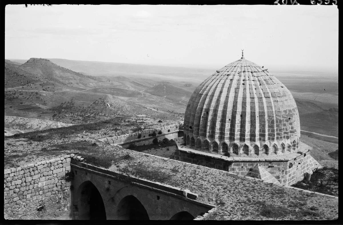 Sultan İsa (Zinciriye) Medresesi — Kubbe detayı