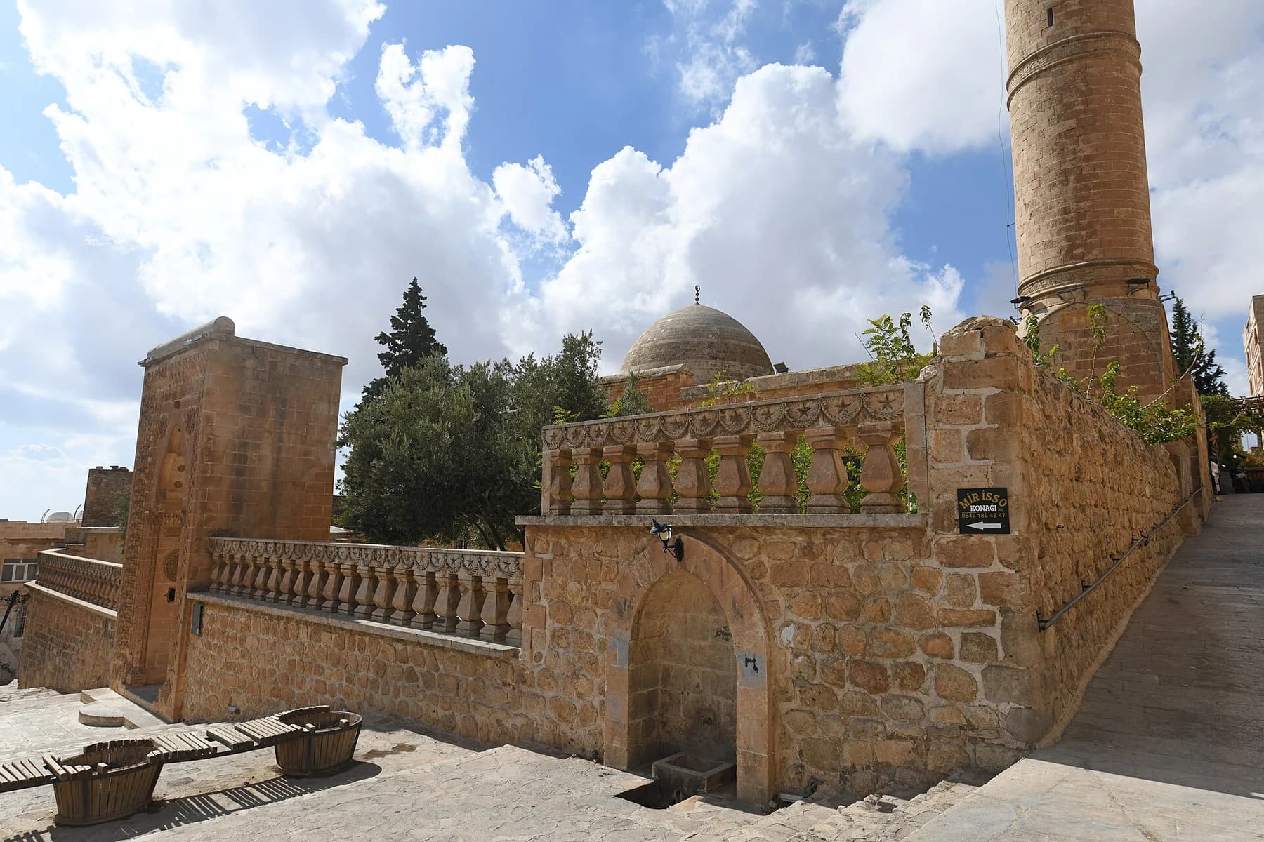Mardin Latifiye Camii'nin taş dış cephesi